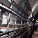 DPP: mobilní signál v pražském metru: pokládání vyzařovacích kabelů v tunelu metra B mezi stanicemi Rajská zahrada a Černý most