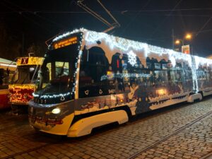 Vánočně vyzdobené tramvaje Praha