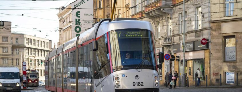 Polohu pražských tramvají budou nově zpřesňovat vícefrekvenční satelitní přijímače a evropský systém Galileo Pestrá Praha